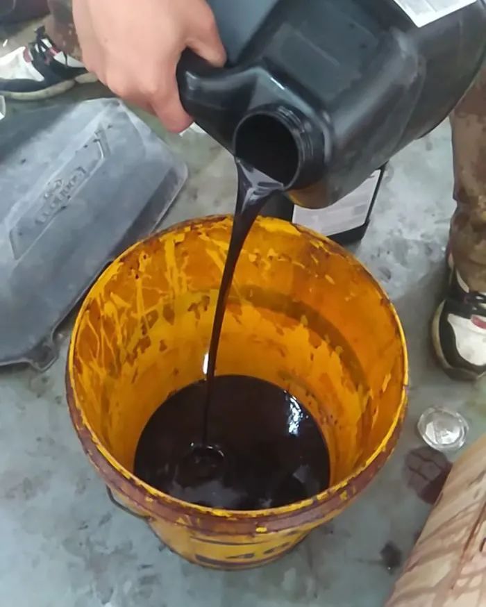 廢機油處理難度大，擺脫“惡臭異味”又有什么方向？.jpg